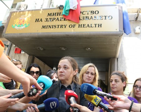 Болници ще купуват онколекарства за децата 3 месеца напред