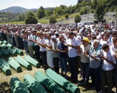 Босна отбелязва 24 години от клането в Сребреница