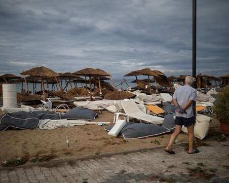 Извънредно положение на Халкидики, две от жертвите са деца, издирват рибар