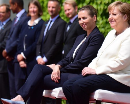 Промениха протокола заради пристъпите на Меркел