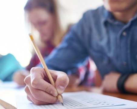 Седмокласник от столична гимназия - с анулирана работа от изпита по математика