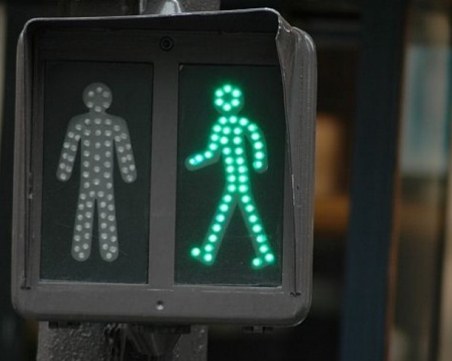 Шофьор блъсна 14-годишно момиче в Хасково и избяга