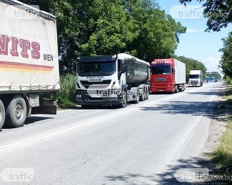 Шофьори на тирове  останаха блокирани на Околовръстното на Пловдив
