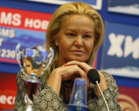 Стефка Костадинова гневна, фалшива новина я пратила в операционната, майка й в паника