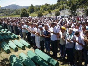 Босна отбелязва 24 години от клането в Сребреница