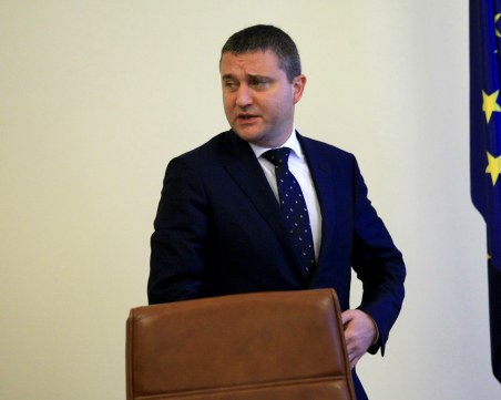 Горанов: Ще прекроим бюджета и ще платим накуп парите за F-16