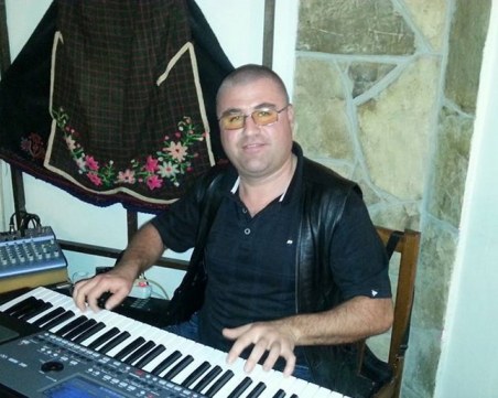 Музикантът от Казанлък изнасилвал дъщеря си 3 години, жена му викнала полицията