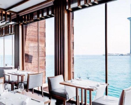 Пускат безплатно разрешително за алкохол на туристите в Дубай