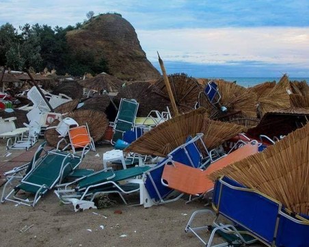 След бурята в Халкидики: Има села без ток, вода и непроходими пътища