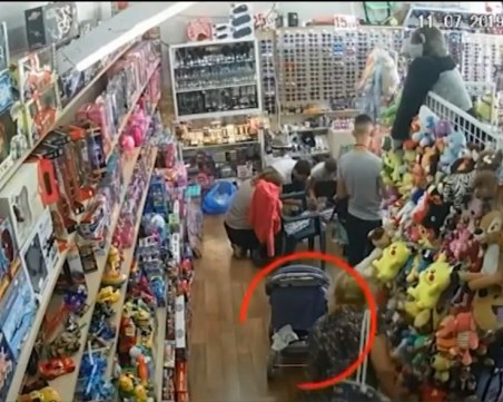 Туристка задигна портмоне от детски магазин