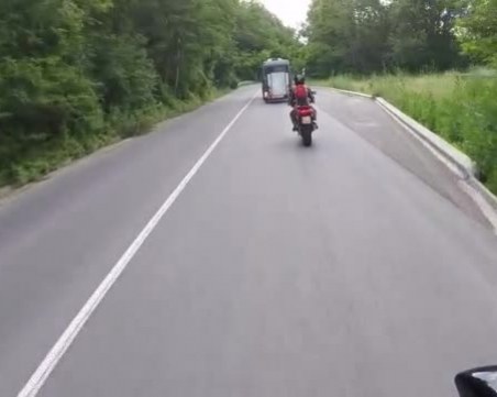 Затварят част от Подбалканския път през уикенда, пренасочват движението