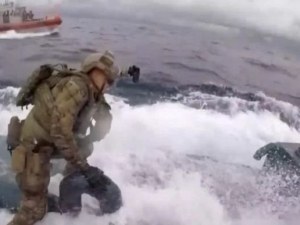 Американски командоси щурмуваха подводница, пълна с кокаин