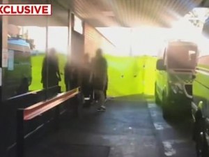 Човек от щаба на Юнайтед в болница, версията - свръхдоза