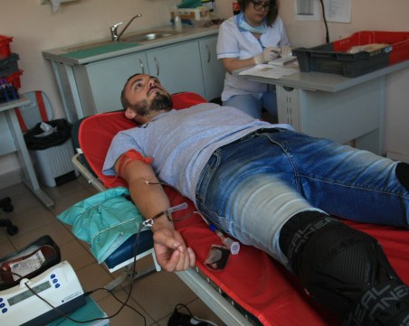 Акция! Мотористи дариха кръв в София