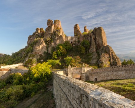 Боил Банов разпореди спешна проверка на Белоградчишките скали