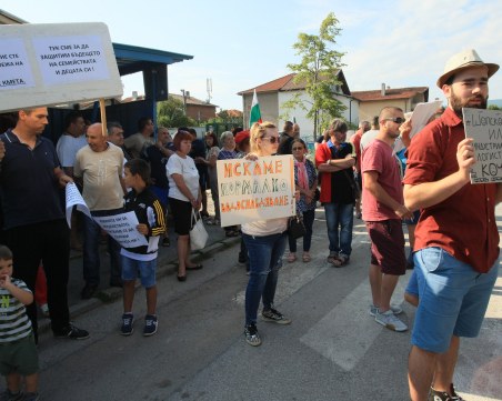 Елин Пелин се вдигна на протест! Не искат завод за пластмаса