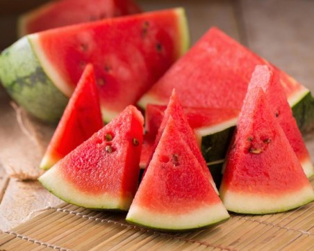 Кое е най-подходящото време през лятото да хапваме диня?