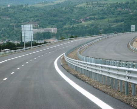 Затварят магистрала Хемус край Ботевград за монтаж на тол системата