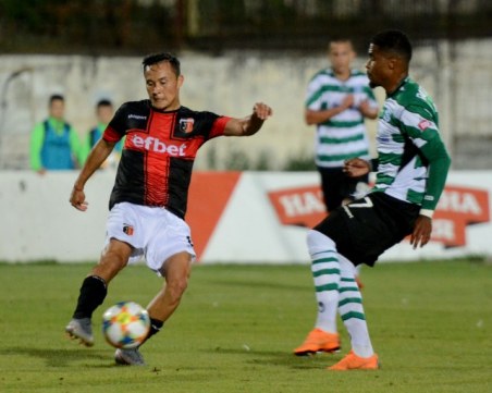 Локо Пловдив започна ударно, но потъна във Варна