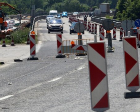 Пускат затворения участък от Побалканската линия днес