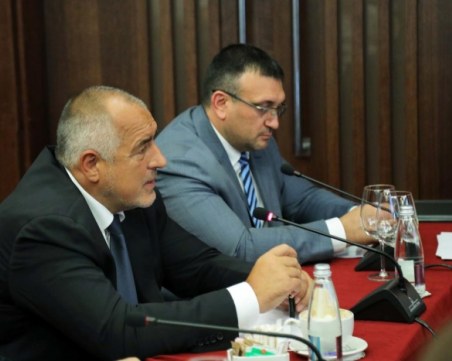 Вътрешният министър: Бойко Борисов ми е казал, че няма чадър над никого в България