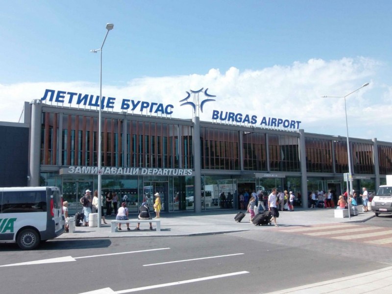 Лошото време отмени полети на летището в Бургас