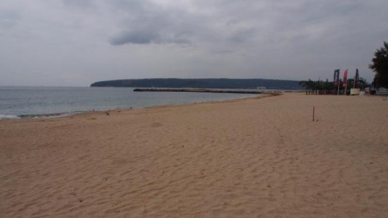 Радиацията на черноморски плаж - три пъти над нормата