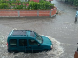 Бедствие в пловдивско село – улиците са под вода, има наводнени къщи