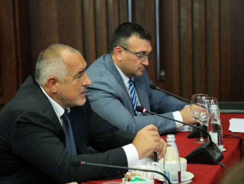 Вътрешният министър: Бойко Борисов ми е казал, че няма чадър над никого в България