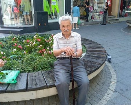 Бай Сандо, най-възрастният пловдивчанин: Пия хапчета единствено за простатата