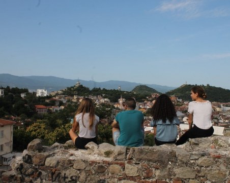 Да се завърнеш към корените си: Младежи разказват истории от забравените български селца