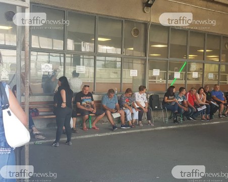 Голяма опашка се изви пред КАТ- Пловдив