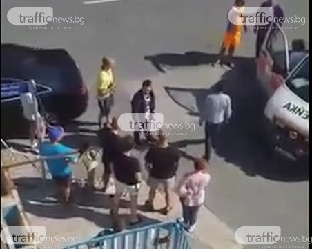Пловдивчанин улови екшъна, в който  швед открадна такси и катастрофира с него в Несебър