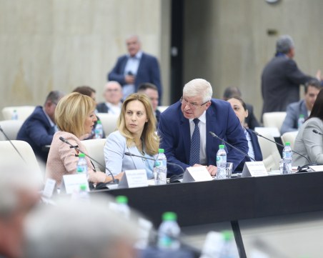 Реформата на Ананиев: Частни фондове с поне 500 000 пациенти конкурират Здравната каса