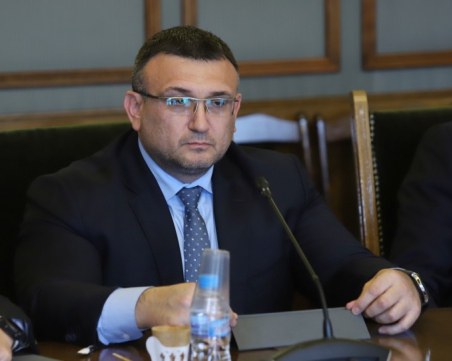 Епизод 2 от вкарването в пътя на родния футбол: МВР шефът събира рефери и БФС