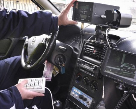 Заради неплатена глоба, семейство не успя да си поднови паспорта