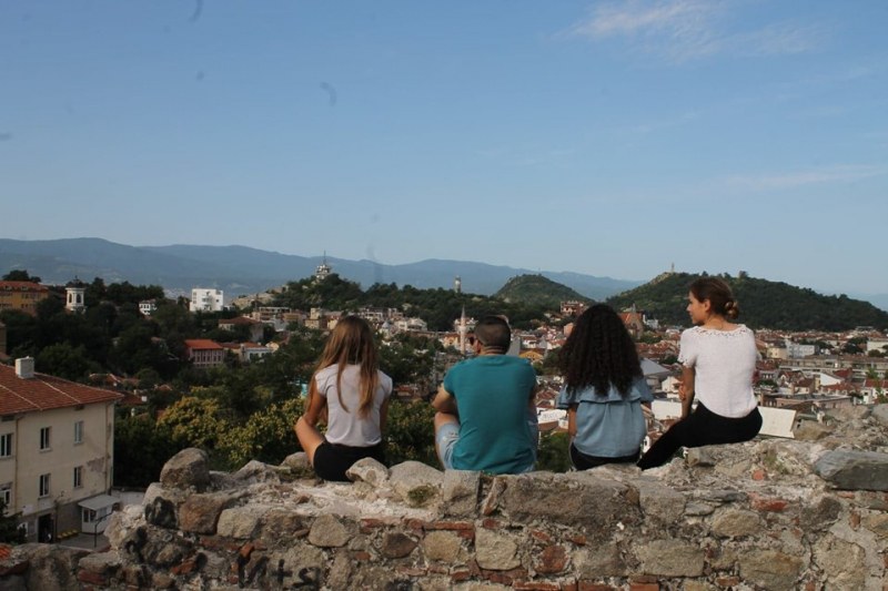 Да се завърнеш към корените си: Младежи разказват истории от забравените български селца