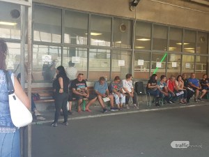 Голяма опашка се изви пред КАТ- Пловдив