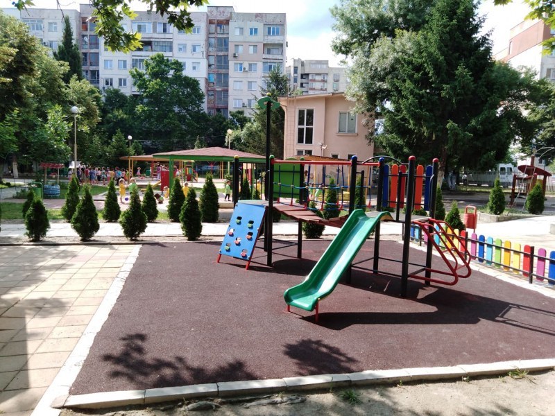 Няма места в яслите в Пловдив - 1000 деца останаха неприети