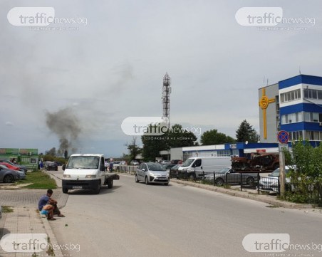 Черен дим се стели над КАТ-Пловдив