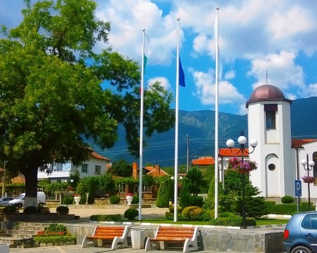 Нагла кражба! Апаши задигнаха кутия с дарения от храм в Карловско