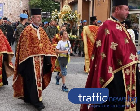 Пловдив посрещна мощите на св. Марина, литийно шествие ги отнесе в митрополитската църква