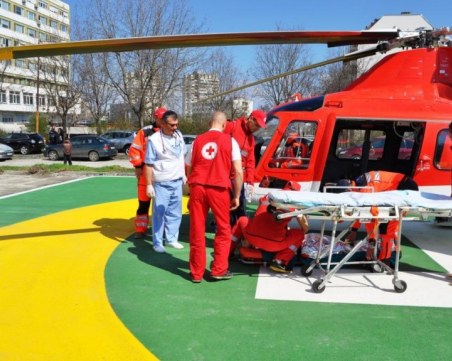 След продажбата на последния хеликоптер-линейка, застрахователи търсят спасение от чужбина