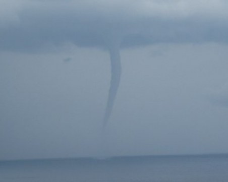 Воден смерч се образува край Халкидики
