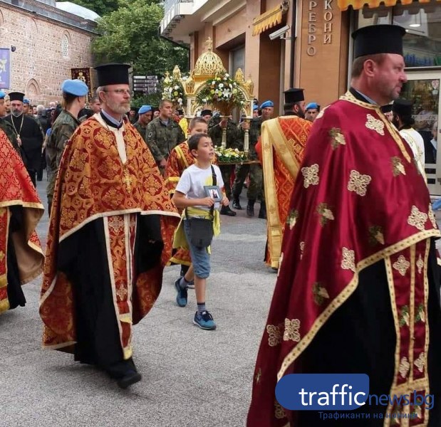 Пловдив посрещна мощите на св. Марина, литийно шествие ги отнесе в митрополитската църква