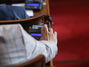 Без машинно гласуване на кметските избори на първо четене