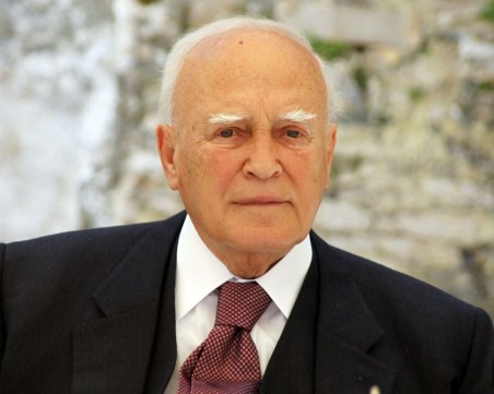 Фалшива новина обяви бивш гръцки президент за мъртъв