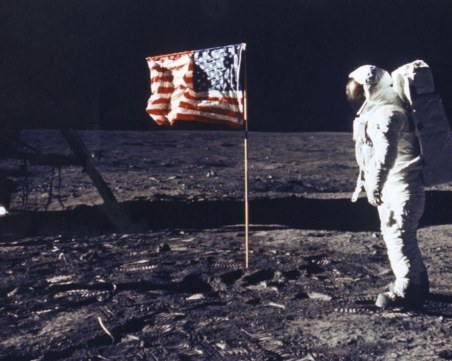 Навършват се 50 години от историческия полет към Луната