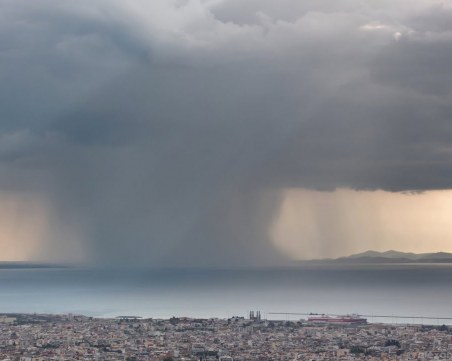 Отново поройни дъждове в съседна Гърция, на места количеството надвишава 50 л/кв.м