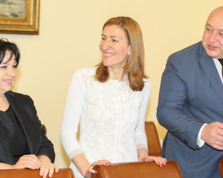 Роднини направиха Ангелкова и Кралев най-заможни сред министрите